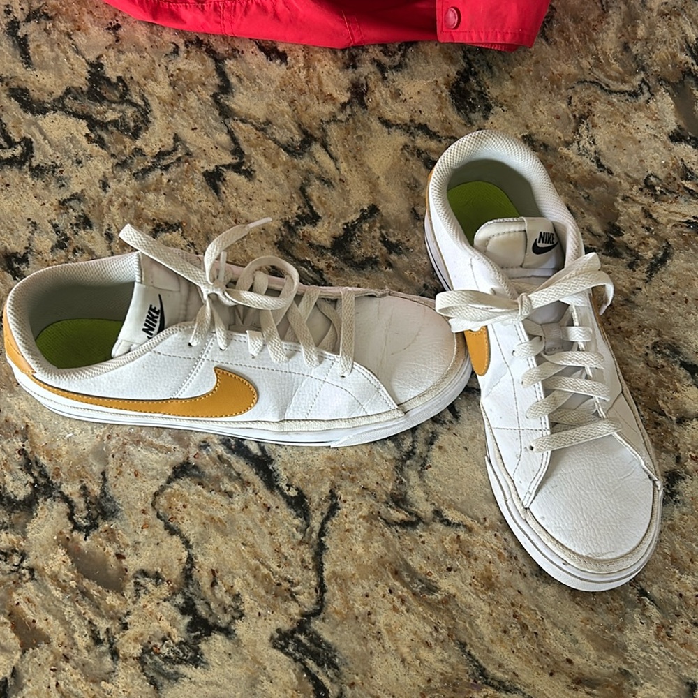 Nike size 10 women’s